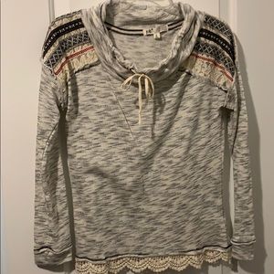 Detailed shoulder sweater
